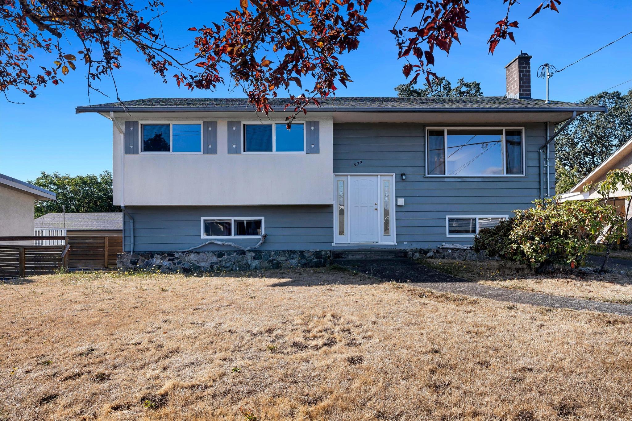 909 Shearwater Street property photograph